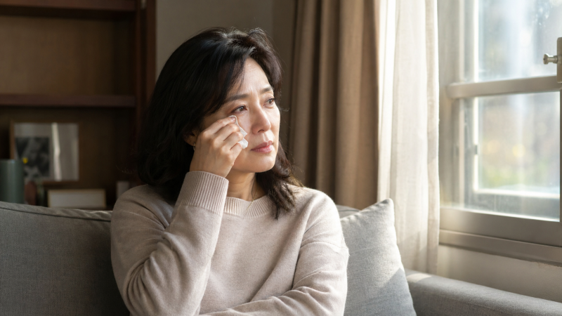 갑자기 눈물이 나고, 이유 없이 화가 나요 — 갱년기 감정 기복과 우울감, 왜 생길까요?