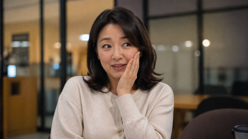 갑자기 얼굴이 화끈, 땀이 주르륵… 갱년기 열감의 정체
